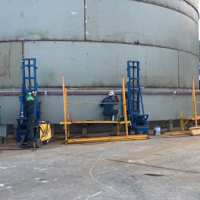 Intelligent tank lifting jack based on screw drive